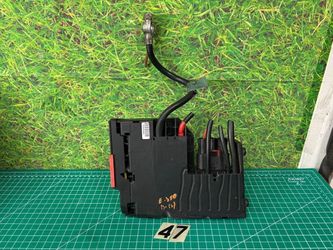 10-16 MERCEDES W212 E350 BATTERY POSITIVE FRONT PREFUSE BOX