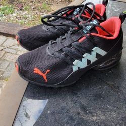 Women Girls PUMA Sneakers SZ 6