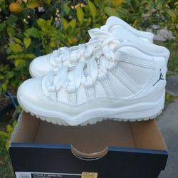 New Jordan 11 Retro Pearl Ps Size 12c