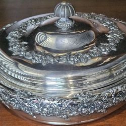 Vintage Silverplate Tureen W/ Insert Bowl 