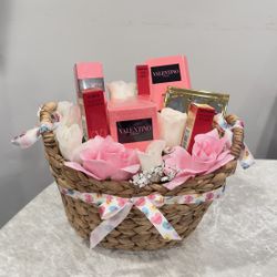 Valentino Women’s Bloom Basket 💕