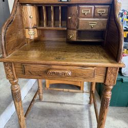 Vintage Solid Oak Roll Top Desk w/ Key – Carved Details & Interior Storage