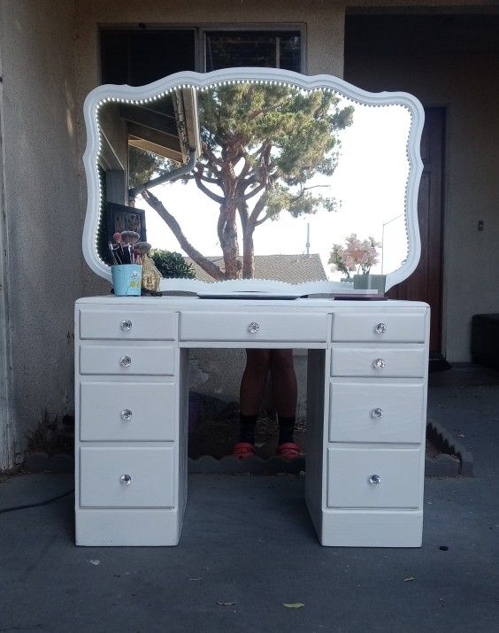 9 Drawer Vanity With Oversized Mirror And LED Lights - White With Crystal Drawer Pulls