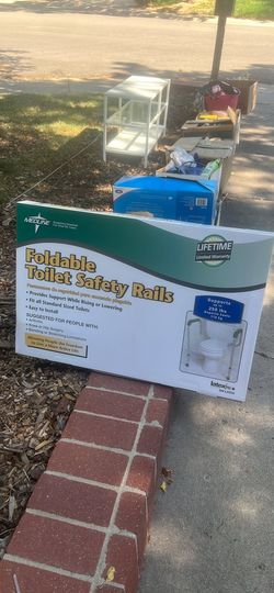 Foldable toilet safety rails