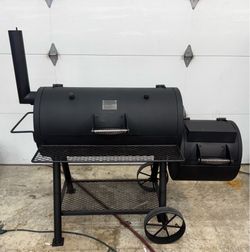 Oklahoma Joe’s 1060 sq. in. Longhorn offset smoker