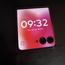 Motorola Razr 2024 Plus Pink