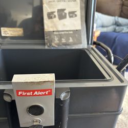 First Alert Fire Safe. Key Closure