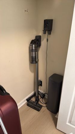 Samsung Cordless Vacuum With Dust Storage