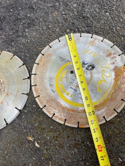 Diamond cutting blades