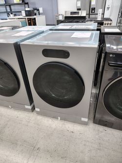 $1599 LG signature 5.8 Cu Ft SMART washer with ez dispenser
