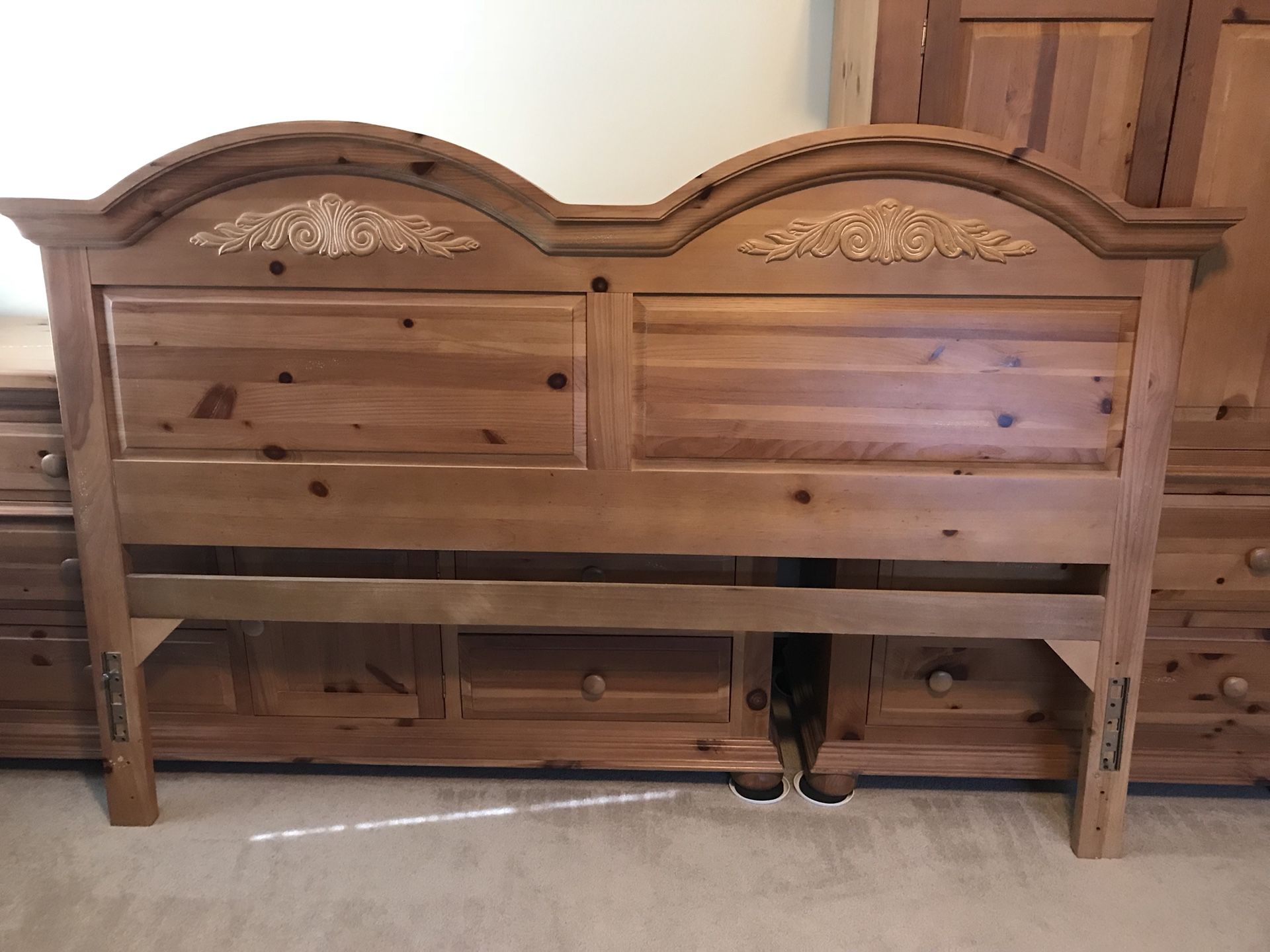 Broyhill Fontana Collection 5 piece bedroom set