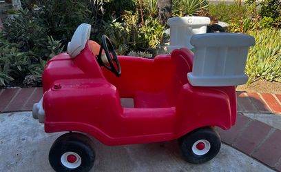 Little Tikes Spray & Rescue Fire Truck Foot to Floor Ride On
