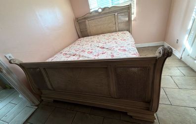 free!! Bed and dresser