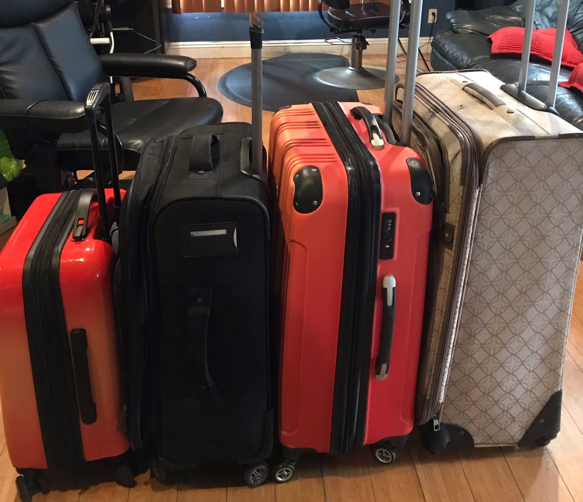 Travel Lugages Each Good Clean Condition Price Vary Per Item Obo See Down Below 👇 