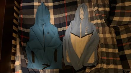 Pair of nike techs men adult small