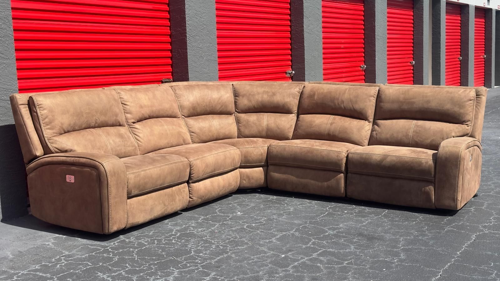 MODULAR SECTIONAL SOFA W 3 POWER RECLINERS & ADJUSTABLE HEADREST - delivery is negotiable