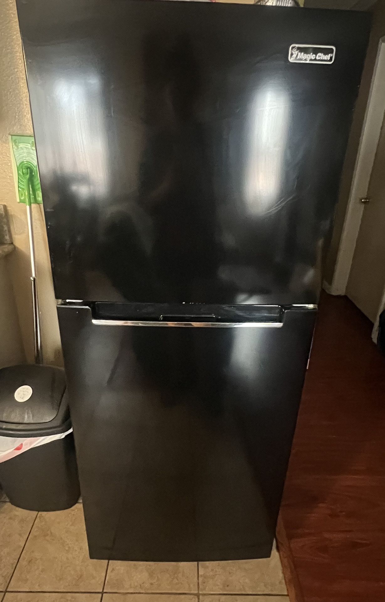 Apartment Refrigerator (Magic chef)