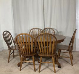 Solid Wood Dining Table with 6 Windsor Chairs * Mesa Comedor de Madera Solida y 6 Sillas