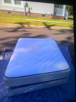 THICK FULL SIZE MATTRESS AND BOX SPRING