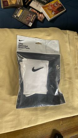 Nike Essential knee pads