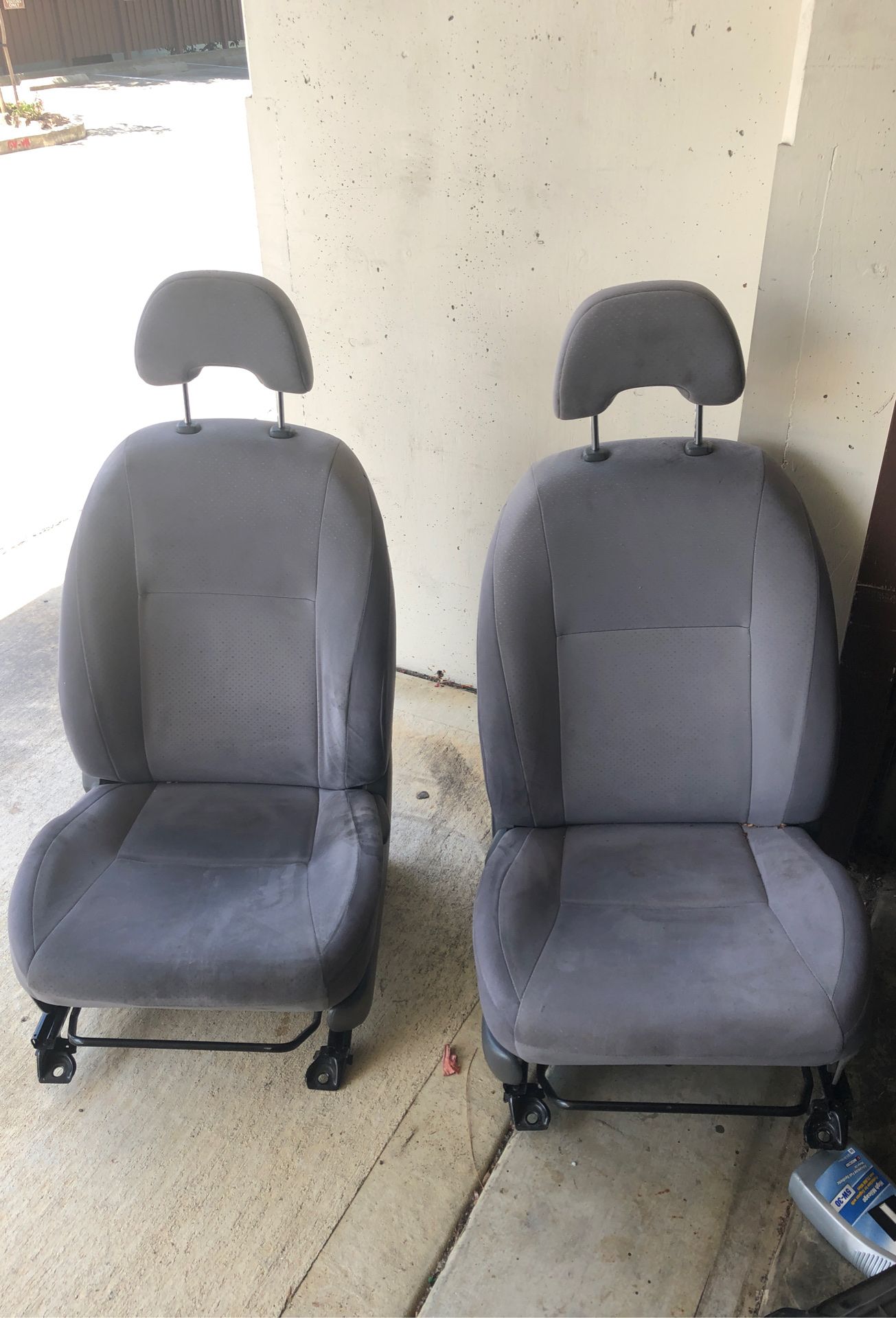 2004-2007 Toyota Prius front and rear seats