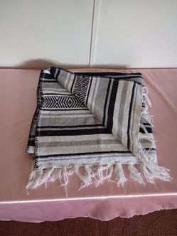 Black Canyon Outfitters Throw Blanket Mexican Falsa White Fringed 38x68