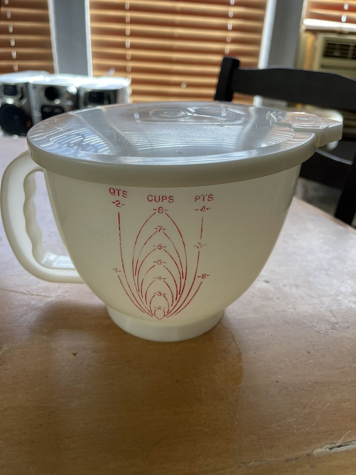 8 cup Tupperware with lid. Rochester we