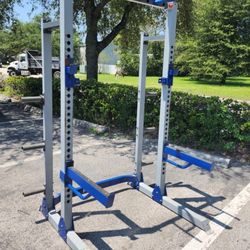 Fitness gear pro hr 600 squat rack with weight rack on side set of spotters & Adjustab pull up bar.
