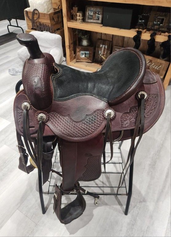 WESTERN SADDLE ** LIKE NEW CONDITION**