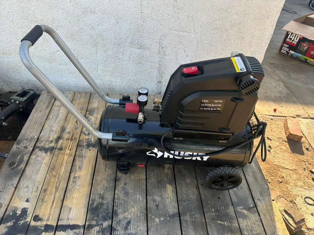 Husky
8 Gal. 150 PSI Portable Electric Oil-Free Horizontal Hotdog Air Compressor with Rubber Wheels and 1-Quick Coupler