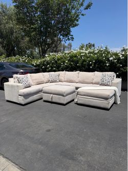 🚚 FREE DELIVERY 🚚                Large U- shaped sectional