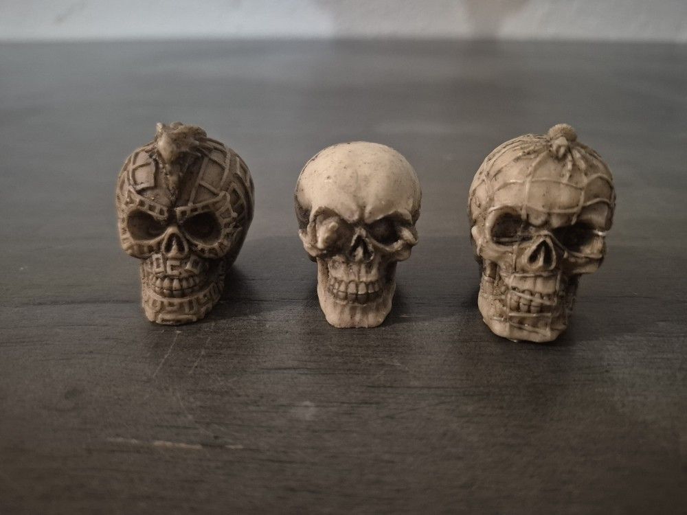 Small Carved Scull Design Collectibles Souvenirs
