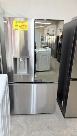 SAMSUNG REFRIGERATOR WITH A GLASS DOOR