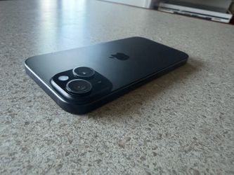 Apple iPhone 15 / Unlocked / 256GB