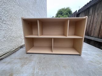 Lakeshore, bookshelf