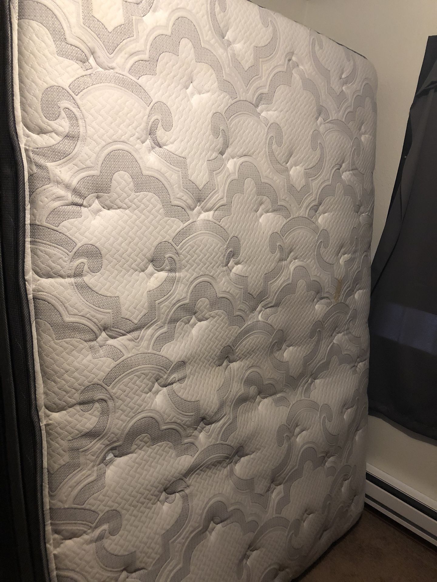 Queen Size Mattress And Box Spring