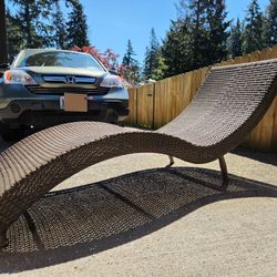 Brown Resin/Wicker Outdoor/Patio Curved Chaise-Excellent Condition!