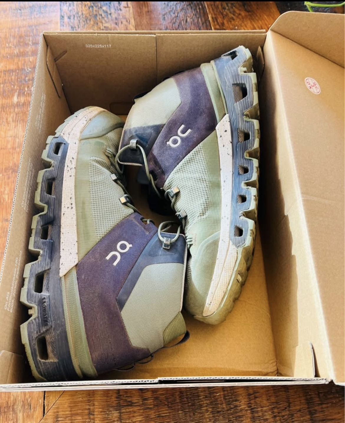 ON Cloudtrax Hiking Shoes, Size 7.5