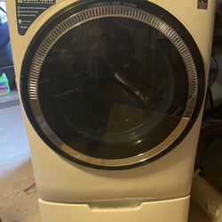 Perfect Condition GE Front Load Washer With Pedestal!