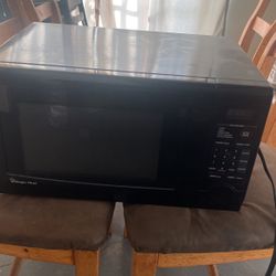 Working Magic Chef Microwave 