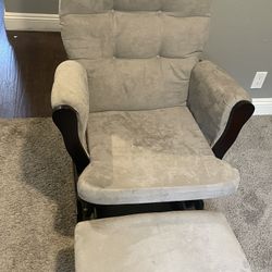 Gliding Chair With Ottoman