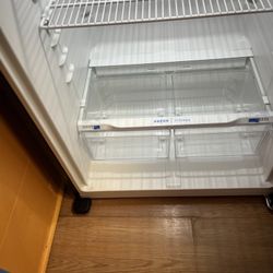 Like New Refrigerator