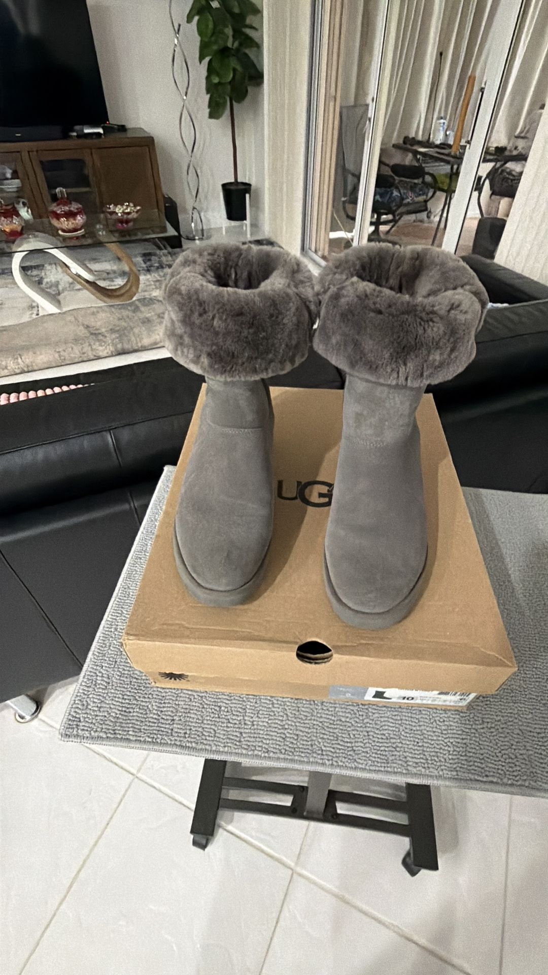 UGG SUEDE BOOTS