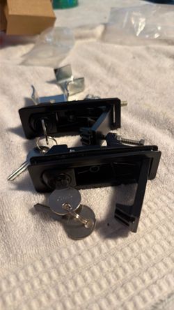 Compression Latch W/. Lock and keys