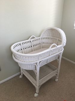 Pottery barn moses basket bassinet 2025