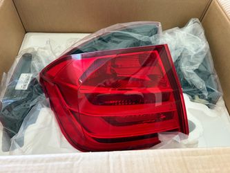 2014 BMW F30 (2014) L-R Tail Lights