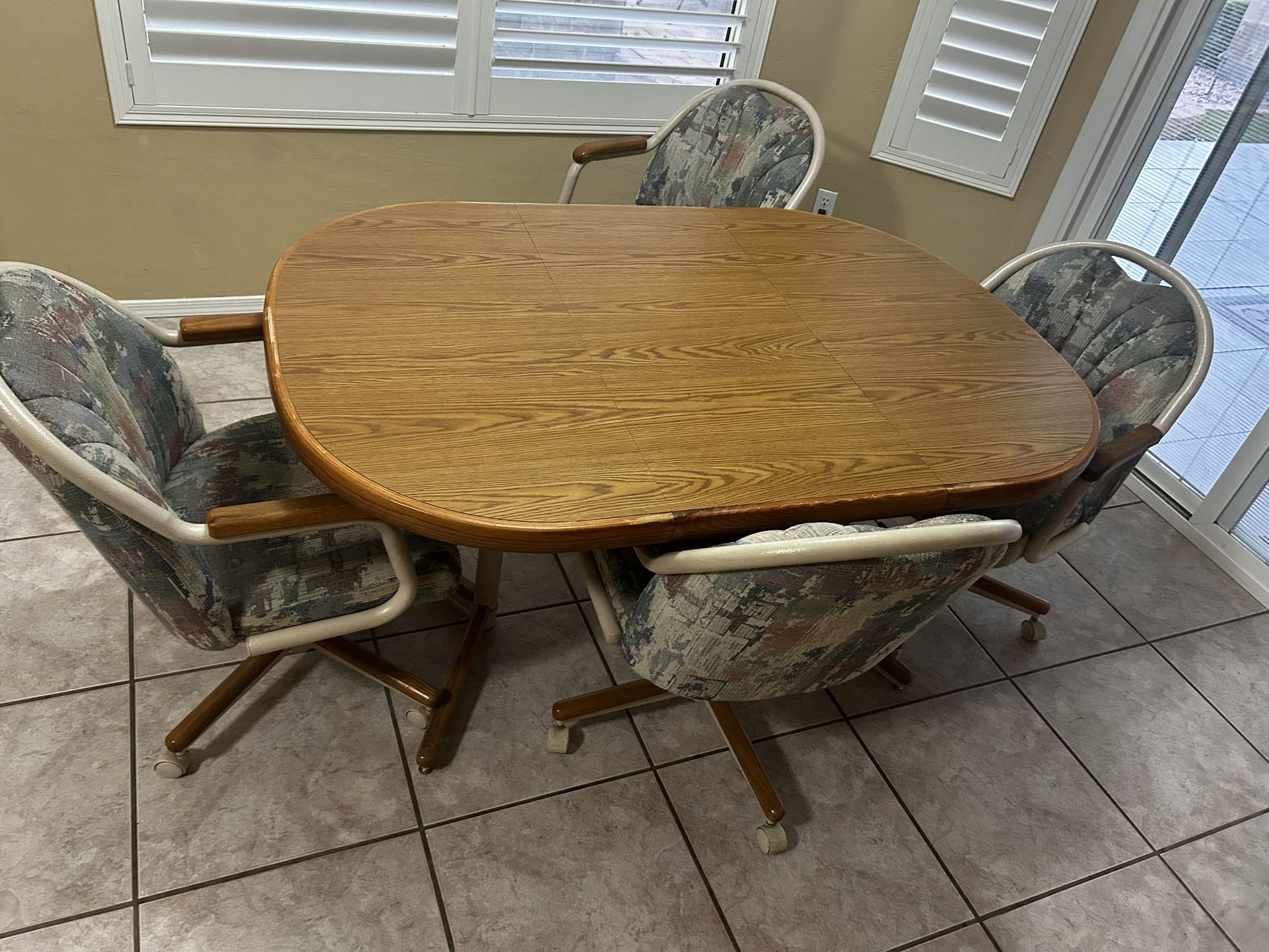Solid wood dinning table with 4 chairs
