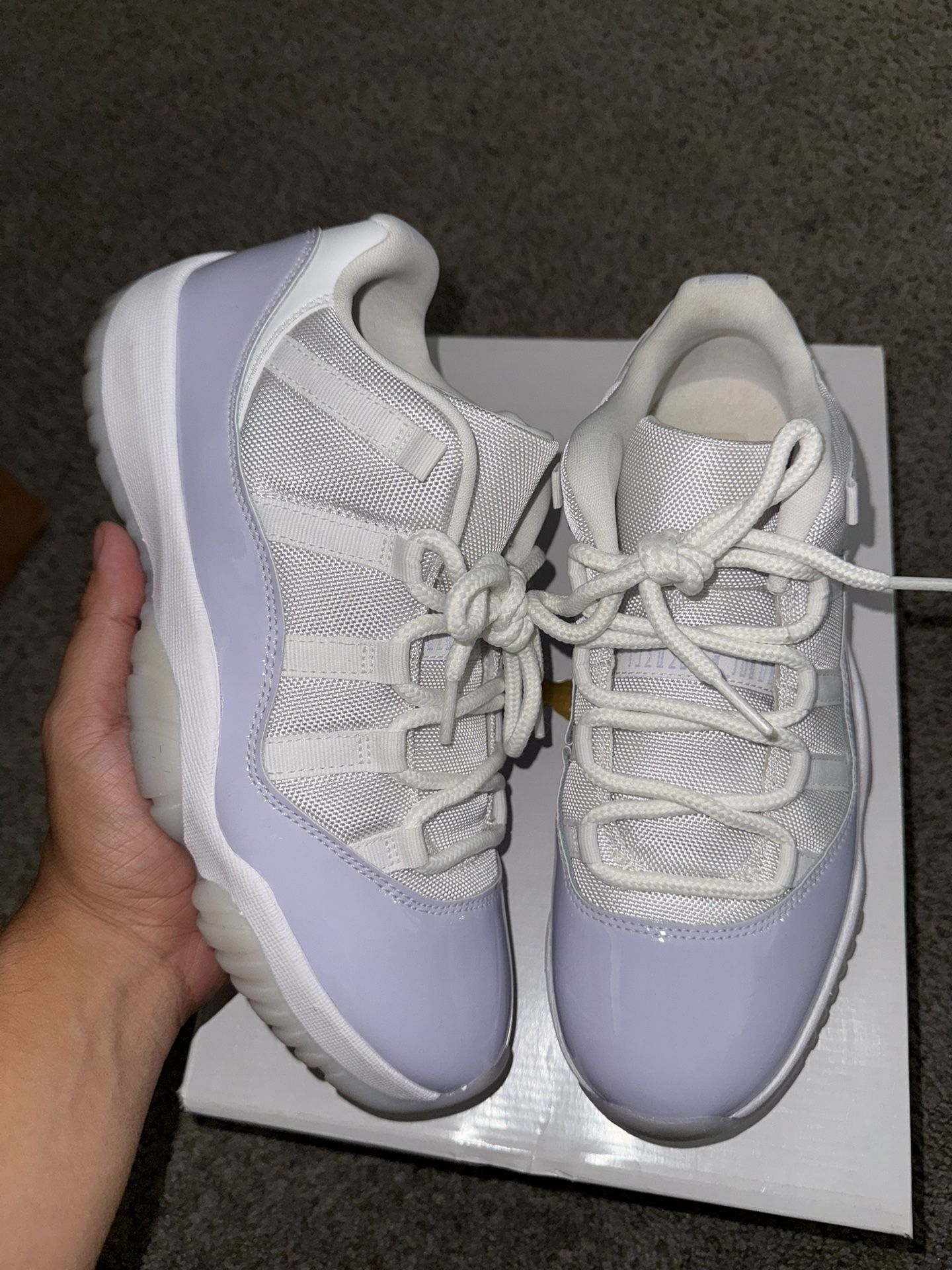 Jordan 11 Low Violet Size 9.5M 