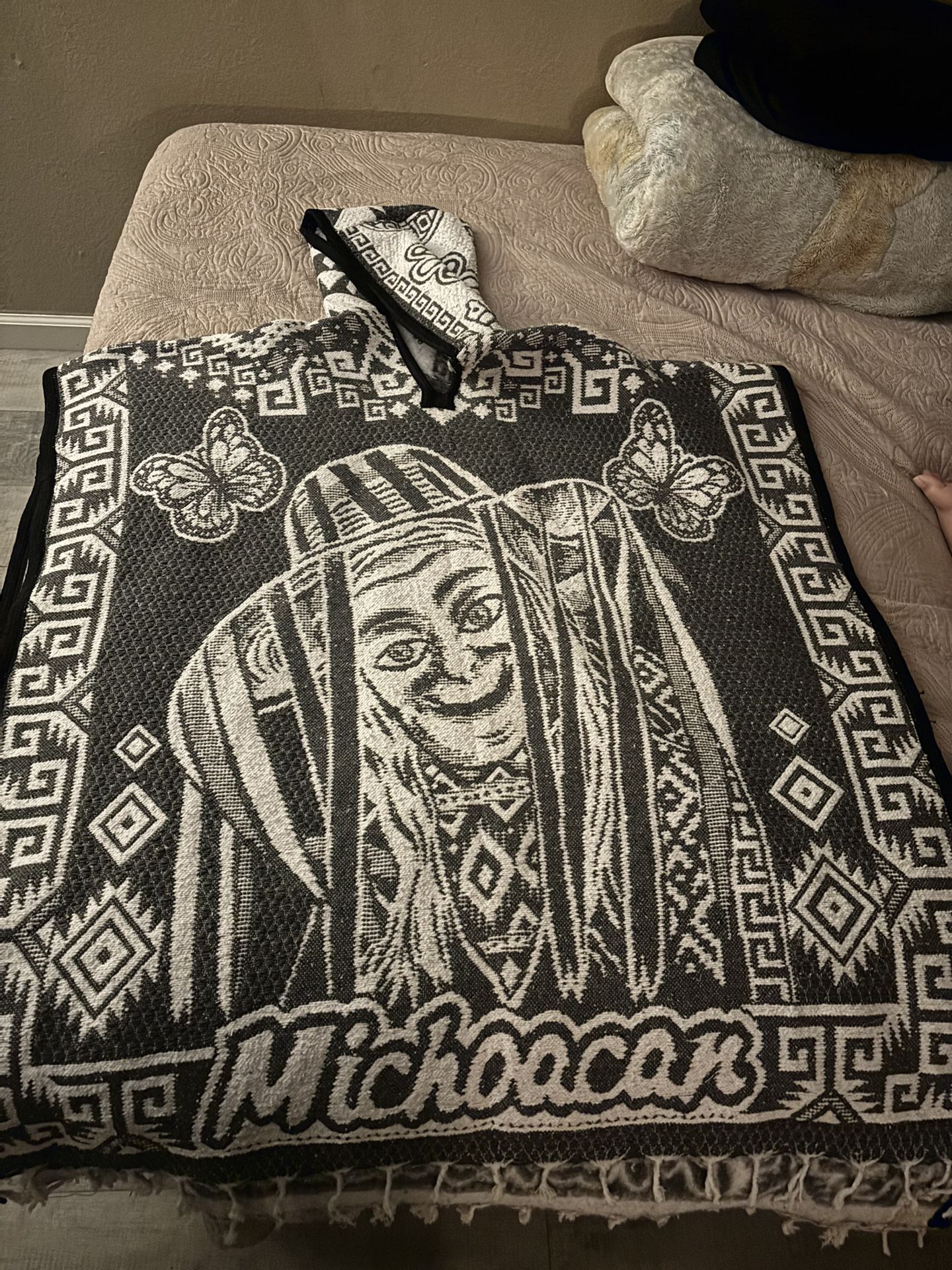 Gabán Mexicano Con Gorro Nuevo