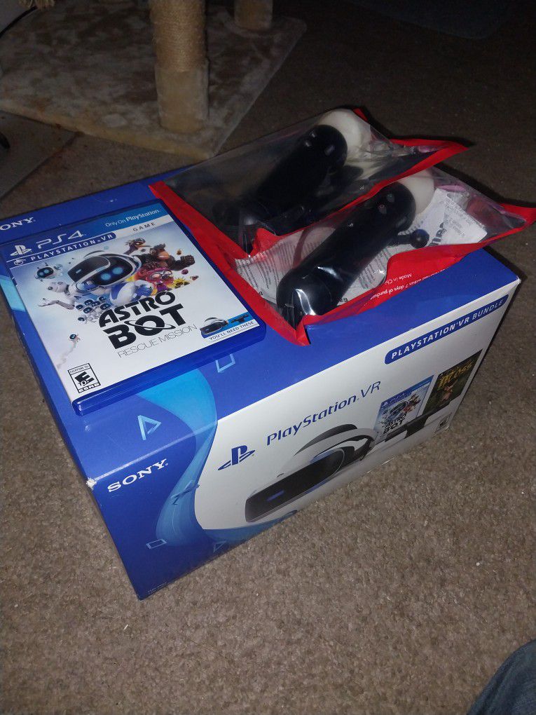 Playstation VR with two PS4 Move controllers